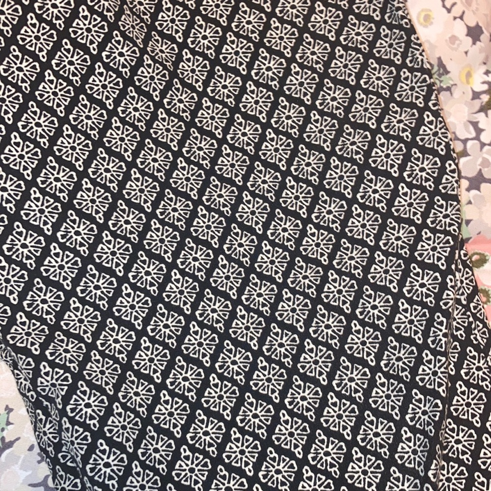 Women’s Black White Old Navy Patterned Pixie Cut … - image 2